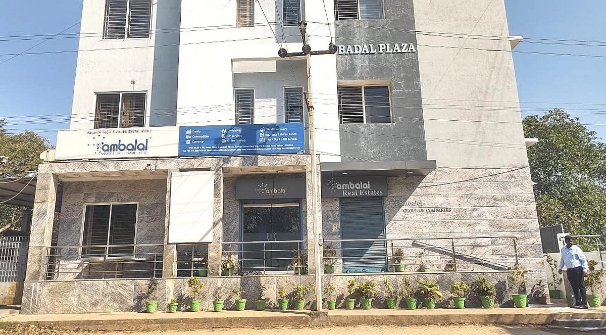 வேலூரில் பரபரக்கும் ரெய்டு; ஐ.டி ரேடாரில் சிக்கிய முக்கிய தொழிலதிபர்கள்!