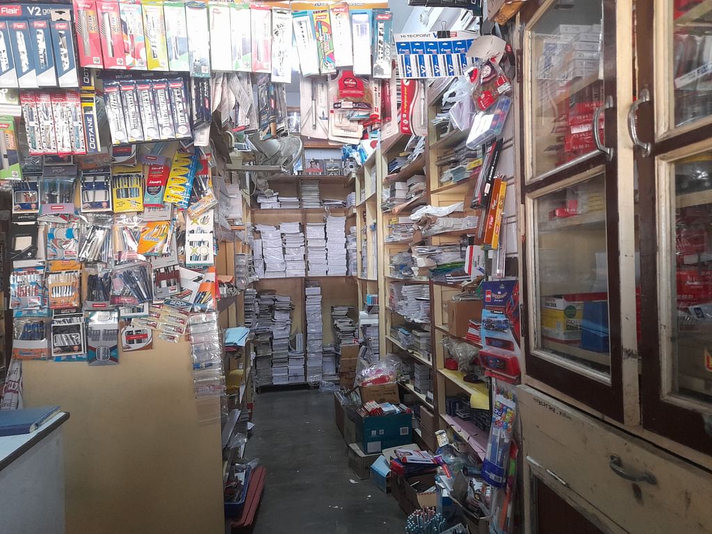 சந்திரசேகர் நடத்தும் புத்தகக் கடை