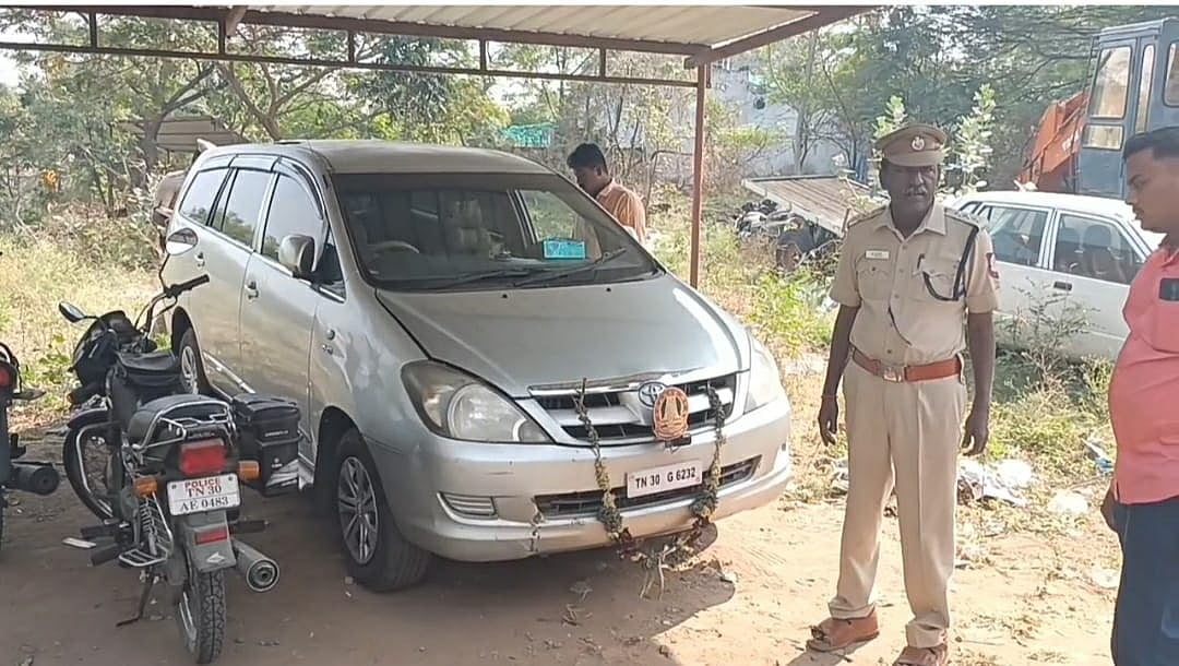 போலீஸ் வாகனத்தையே திருடிச் சென்ற நபர்; மடக்கிப் பிடித்த போலீஸ் - சேலத்தில் அதிர்ச்சி!