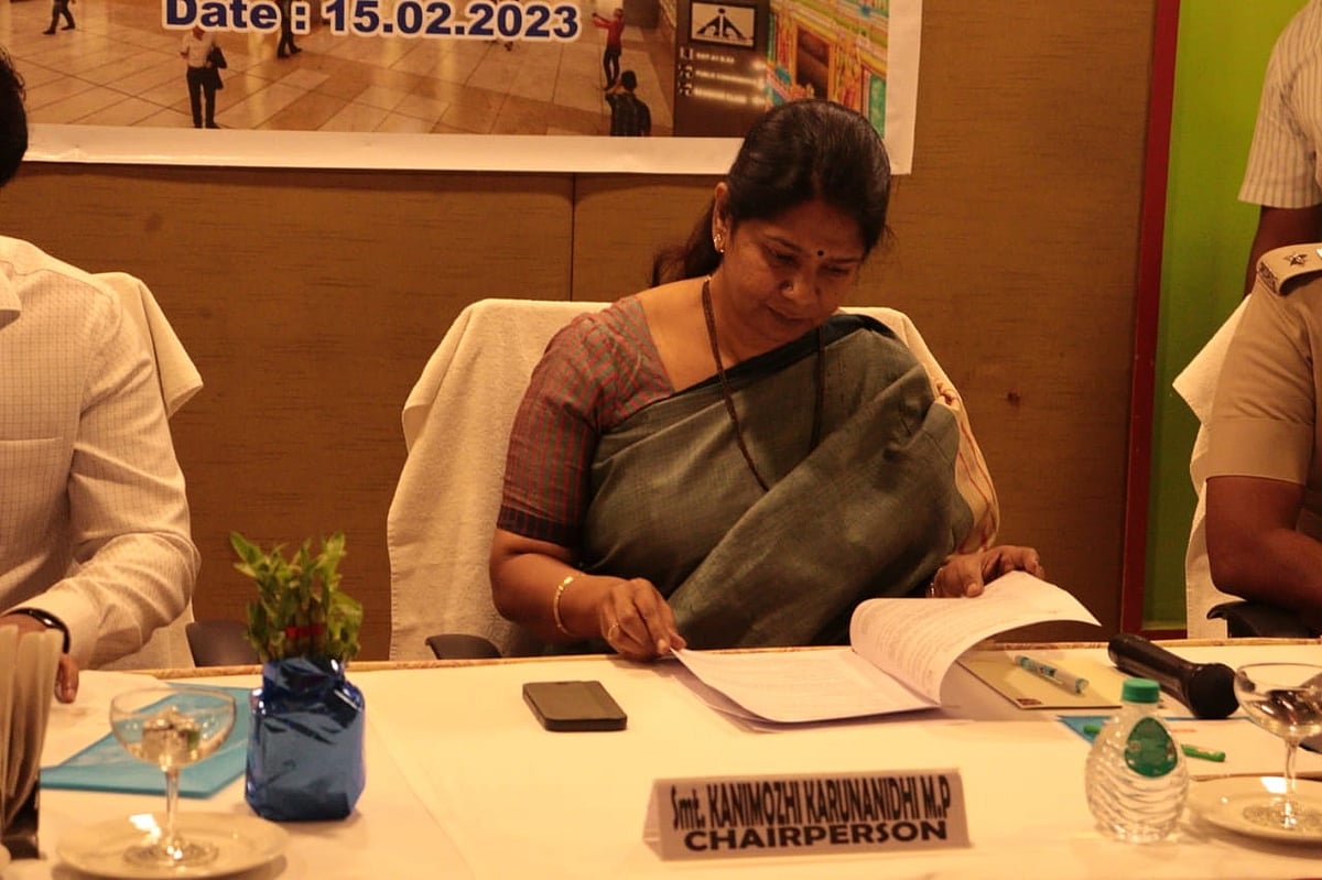 தூத்துக்குடி: ``விமான நிலையத்தில் விரைவில் இரவு நேர விமான சேவை தொடங்கப்படும்'' - கனிமொழி 