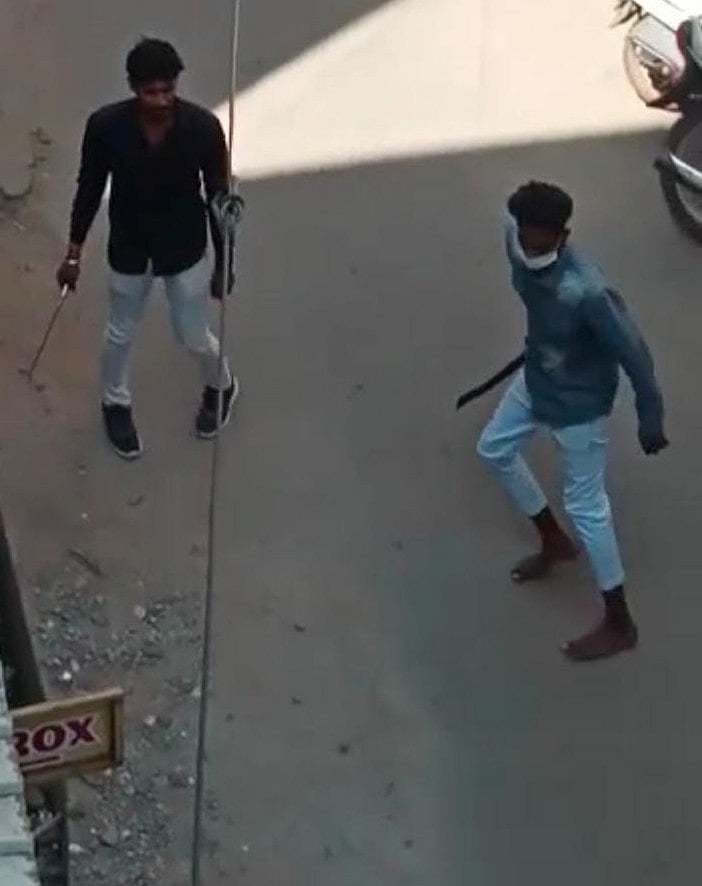 கோவை: பட்டப் பகலில் நீதிமன்ற வளாகத்தில் வெட்டிக் கொலை செய்யப்பட்ட இளைஞர் - போலீஸார் விசாரணை!