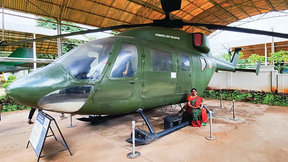 அம்மாவுக்கு இந்த உலகத்தையே காட்டணும்!