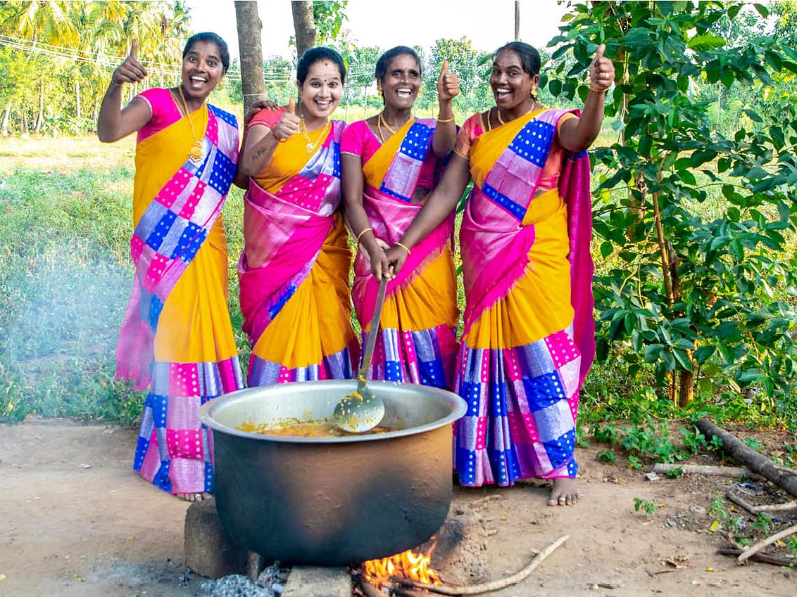 “கிராமத்துல இருந்துக்கிட்டு யூடியூப்ல கலக்குறோம்!” - வெற்றிநடை போடும் ‘வில்லேஜ் பேபீஸ்’