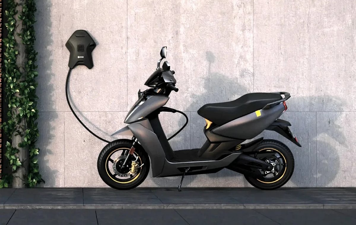 எலக்ட்ரிக் ஸ்கூட்டர் விற்பனை:  கூடுதல் பணத்தை திரும்பக் கொடுக்கும் நிறுவனங்கள்... என்ன காரணம்?