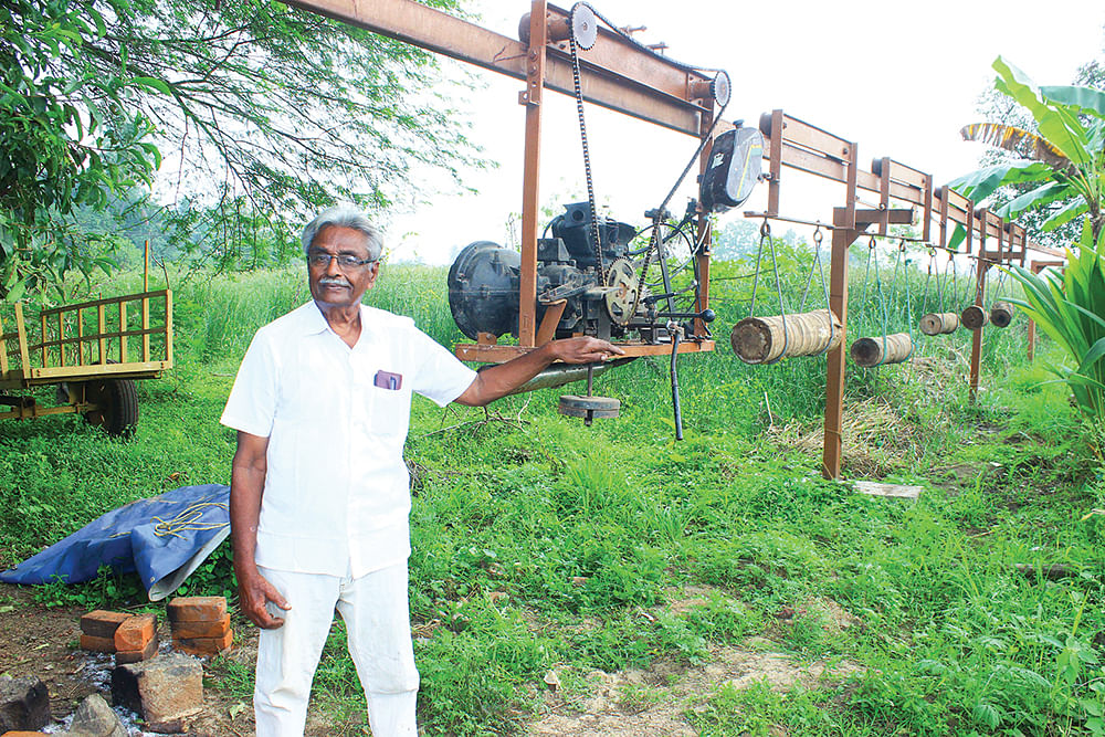 பண்ணையில் மோனோ ரயில் அமைப்புடன் சிவசுப்ரமணியன்