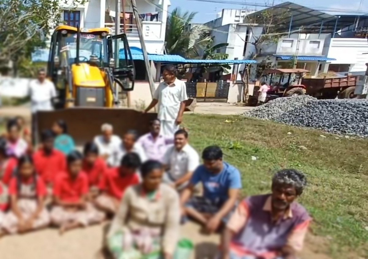 சீர்காழி: `மோசமான சாலையை விட்டுட்டு, நல்லா இருக்கிற ரோட்டை பெயர்த்து சாலை போடுவதா?’ - கொதித்த மக்கள்