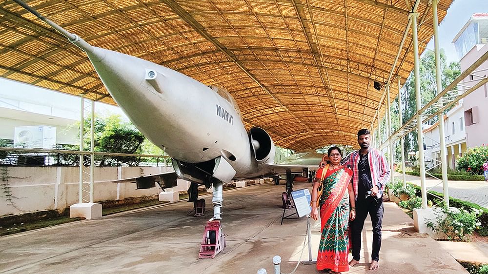 அம்மாவுக்கு இந்த உலகத்தையே காட்டணும்!