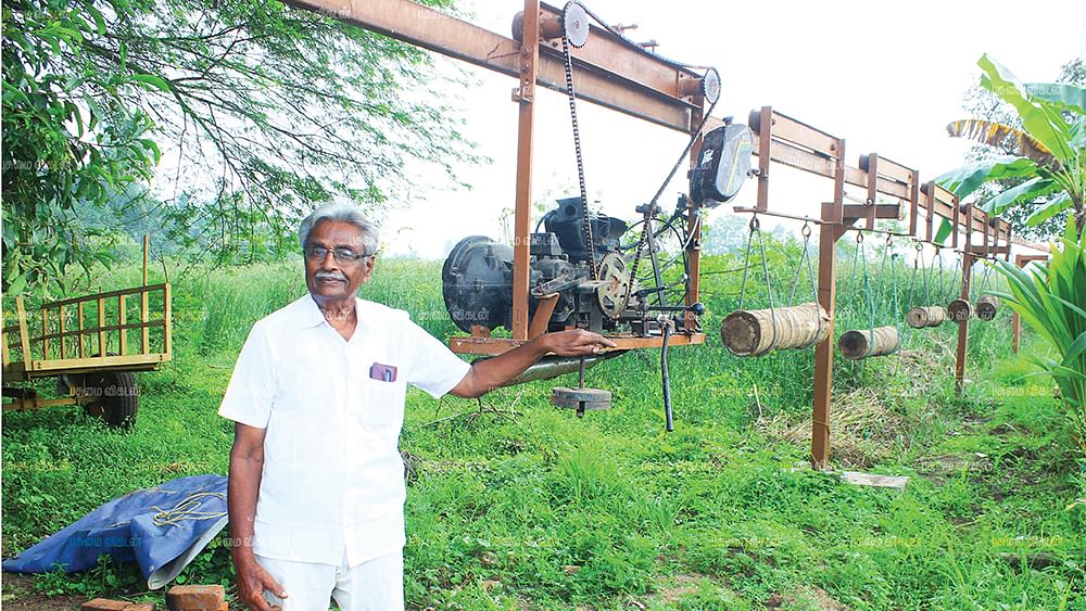 பண்ணையில் மோனோ ரயில் அமைப்புடன் சிவசுப்ரமணியன்