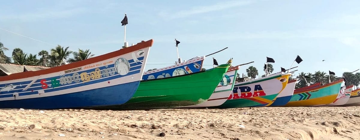 தூத்துக்குடி: ``தூண்டில் பாலம் அமைக்கும் வரை மீன்பிடிக்கச் செல்வதில்லை” - போராட்டத்தில் மீனவர்கள்