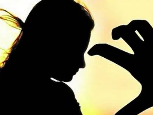 கடலுக்குள் கலைஞர் பேனா நினைவுச்சின்னம்... கருத்துக்கேட்பு கூட்டத்தில் பாலியல் அத்துமீறல்!