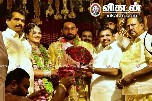 மணமக்களை வாழ்த்திய எடப்பாடி பழனிசாமி