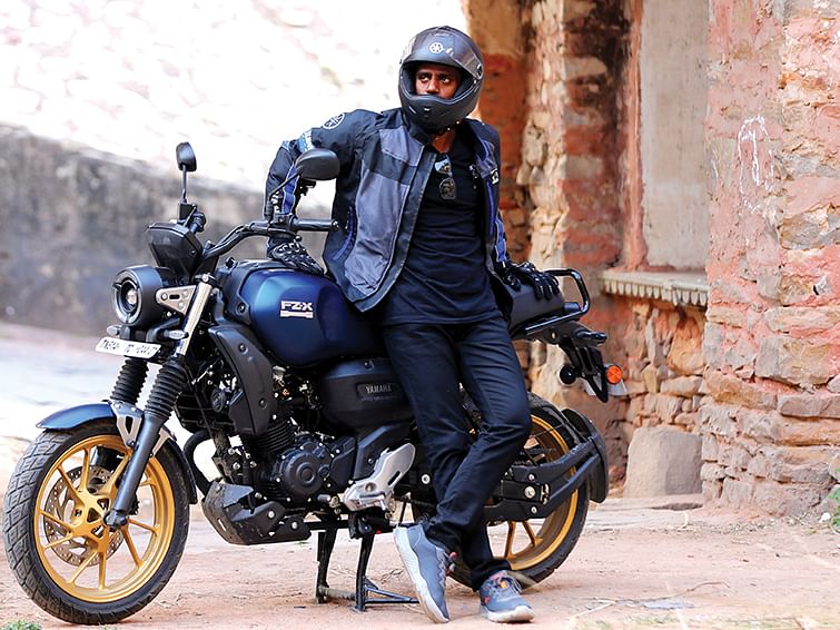 காரில் இருக்கும் ட்ராக்ஷன் கன்ட்ரோலுடன் யமஹா 150 சிசி பைக்! யமஹா FZ-X–ல் வேறு என்ன மாற்றங்கள்