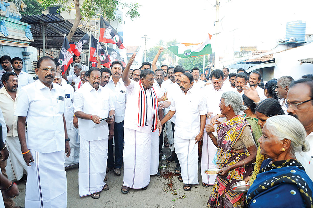 “கொடியை ஆட்டிக்கிட்டு வராதீங்க!” - கூட்டணி ‘குய்யோ... முய்யோ’