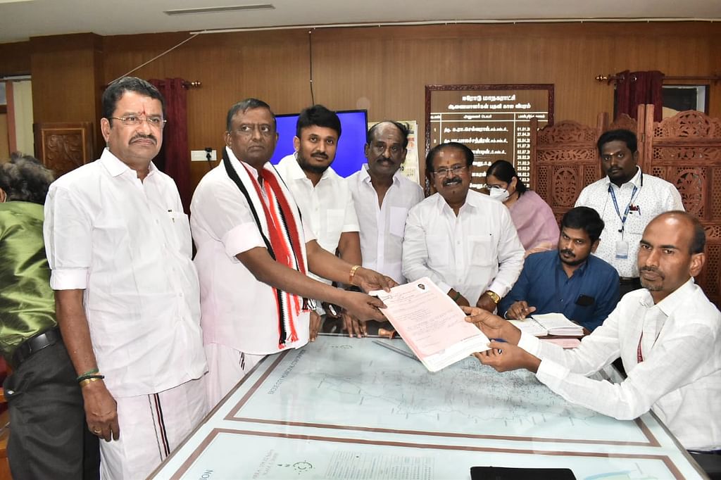 வேட்புமனுத் தாக்கல் செய்யும் தென்னரசு