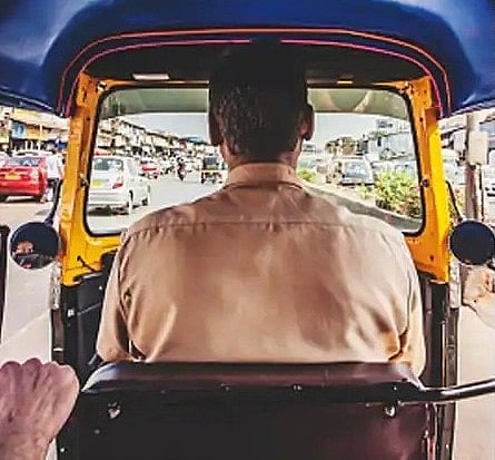 விபத்தில் இறந்த நண்பன்: உடலை சுரங்கப்பாதைக்கு அருகில் வீசிச் சென்ற 3 நண்பர்கள் - என்ன நடந்தது?