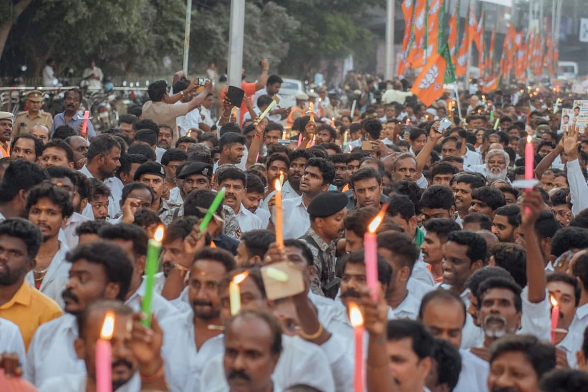 மெழுகுவத்தியுடன் பேரணி