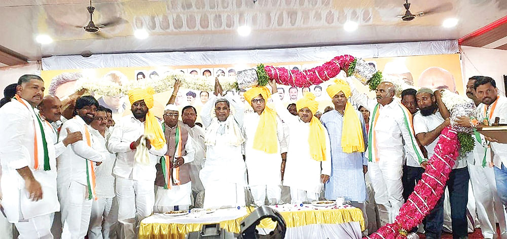 கர்நாடகத் தேர்தல்... காங்கிரஸுக்குச் சாதகமாகும் தேர்தல் களம் - முறியடிக்க உருவக்கப்படும் ‘மோடி அலை!’