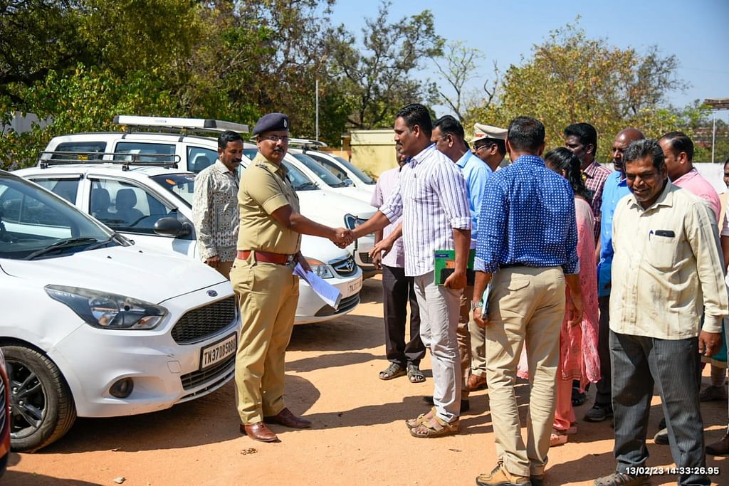 கார் ஒப்படைப்பு
