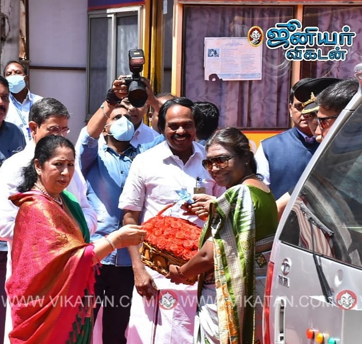 மதுரை: குடியரசுத் தலைவர் வருகை; அமைச்சர் மனோ தங்கராஜ் வரவேற்றதின் பின்னணி என்ன?