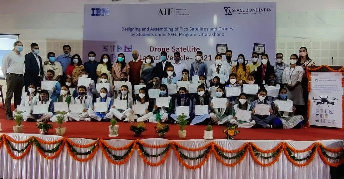 காற்றின் தரம், ஓசோன் ஆய்வு... பள்ளி மாணவர்களின் செயற்கைக்கோள்கள் விண்ணுக்குச் செல்கிறது!