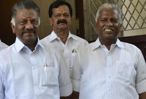 ஓ.பி.எஸ், கே.பி.முனுசாமி