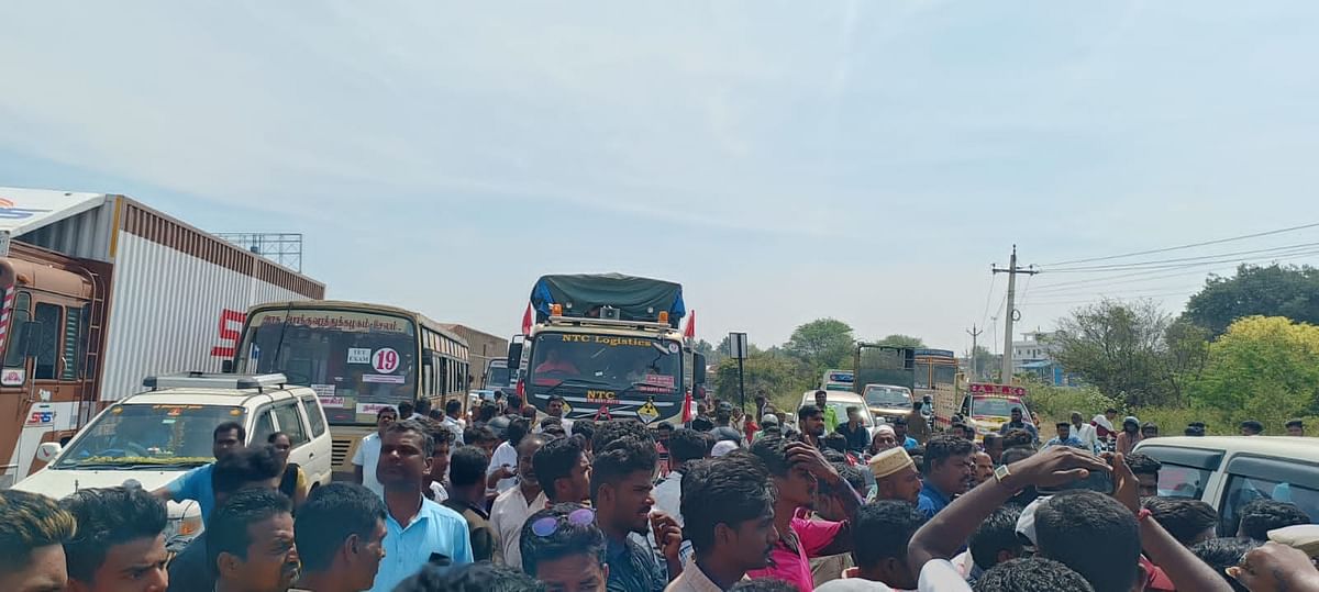 போராட்டம் நடத்திய மக்கள்