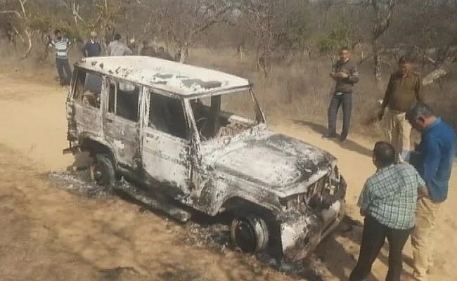 காரில் எரிந்த நிலையில் கிடந்த சடலங்கள்; கடத்தப்பட்ட இளைஞர்களுடையதா? - போலீஸ் விசாரணை!