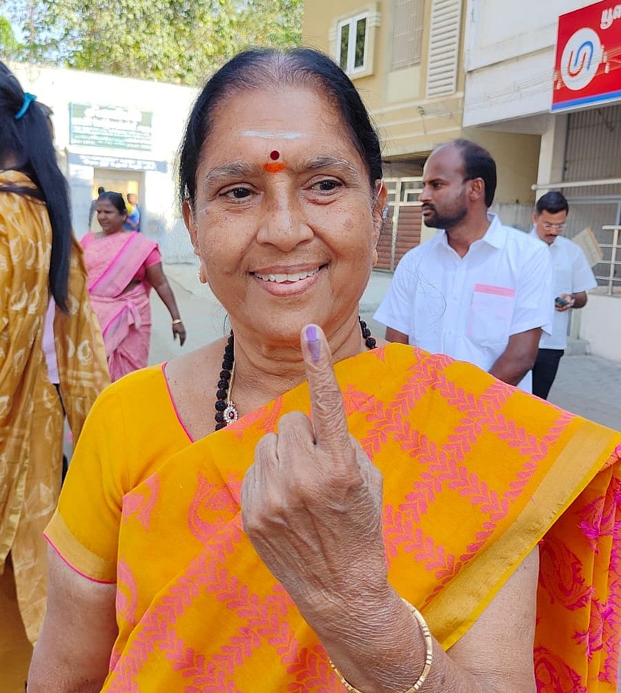 ஈரோடு: ``யார் வென்றாலும் பணநாயகம் வென்றதாகவே கருதப்படும்!