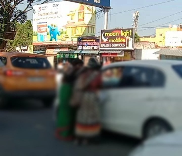 கோவை: `பிரசவத்துக்கு போகணும்; சீக்கிரம் கொடுங்க’ - சிக்னல்களில் அத்துமீறல்? |காவல்துறை சொல்வது என்ன?