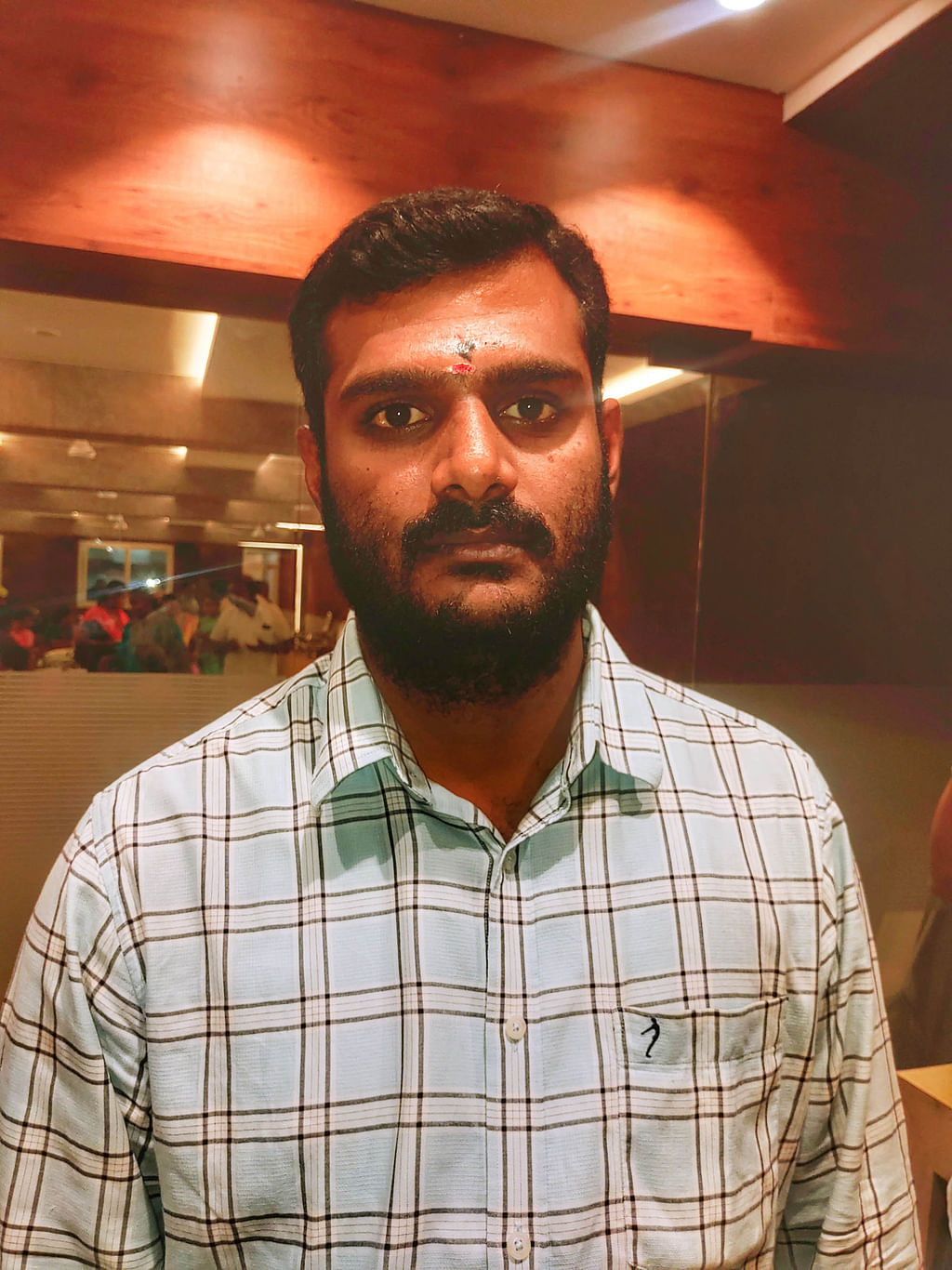 நல்லகுமார், ஹோட்டல் உரிமையாளர்