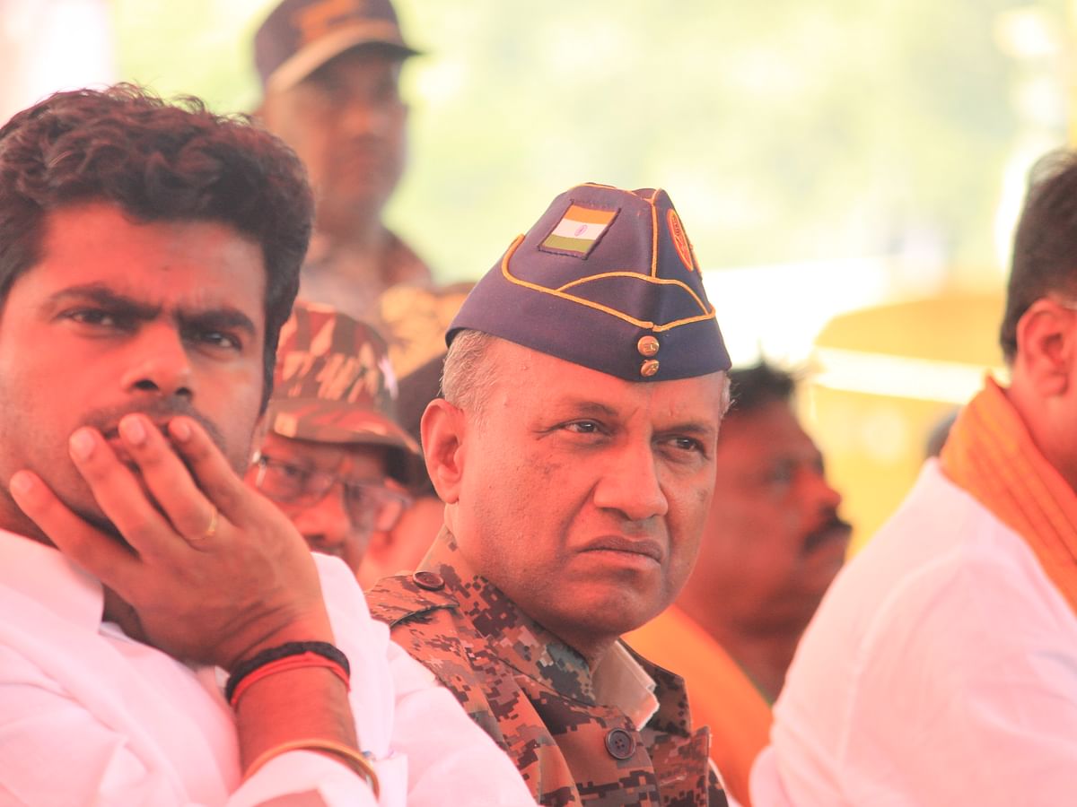 ``எங்களுக்கும் குண்டுவைக்க, துப்பாக்கிச் சுடத் தெரியும்" -  முன்னாள் ராணுவ வீரரின் சர்ச்சைப்  பேச்சு