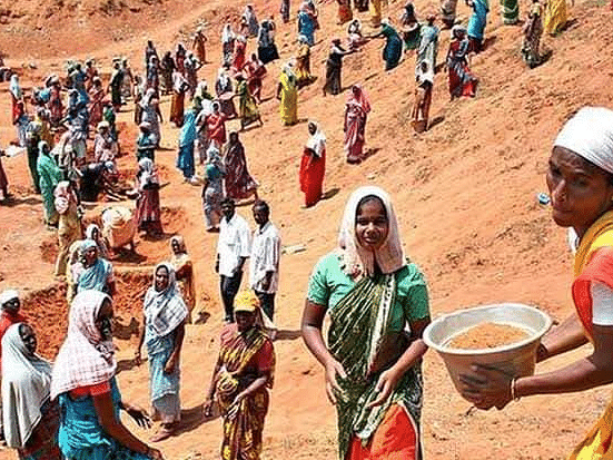 வேலையில்லா திண்டாட்டம் நிலவும் சூழல்... நூறு நாள் வேலை நிதியைக் குறைக்க நினைப்பது நியாயமா?