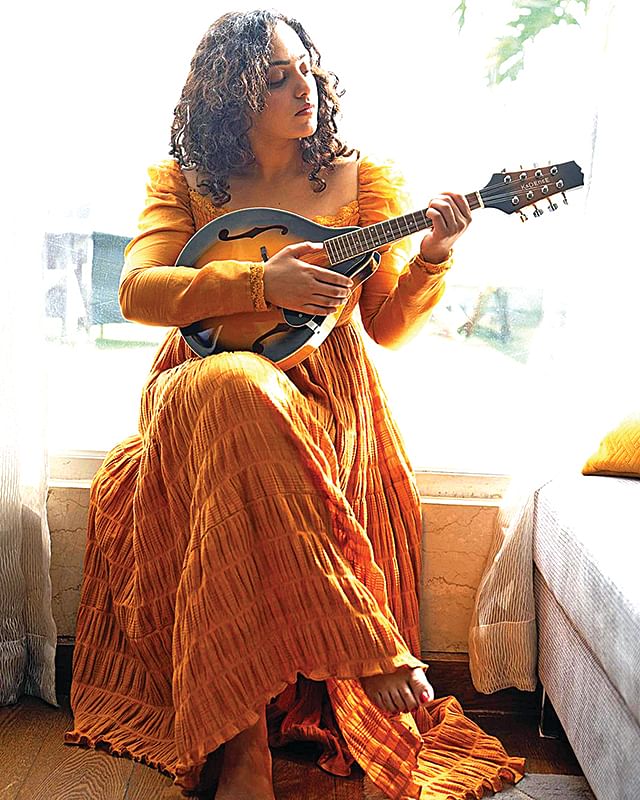 Nithya Menen: கெத்து காட்டுறீங்களே!