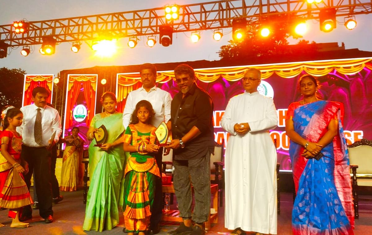 பள்ளி விழாவில் பார்த்திபன்
