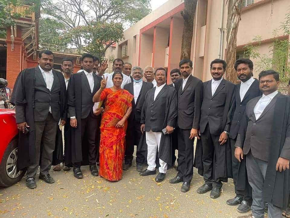 அதிமுக-வினர் கொண்டாட்டம்