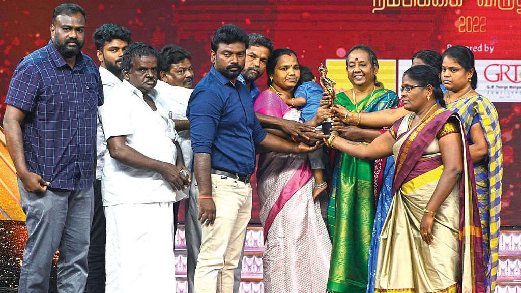 துப்பாக்கிச்சூட்டில் பாதிக்கப்பட்ட மக்கள்...