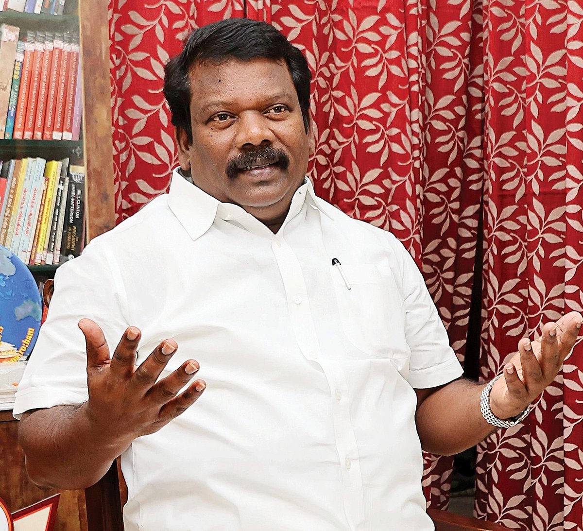 'தமிழக காங்கிரஸ் கமிட்டி தலைவர் பதவி ரேஸ்' - செல்வப்பெருந்தகைக்கு கிளம்பும் எதிர்ப்பு?!