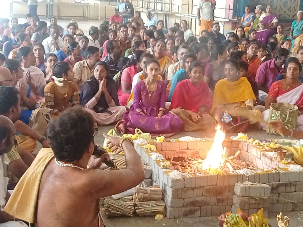 பொதுத்தேர்வு எழுதும் மாணவர்களுக்காக சங்கமேஸ்வரர் கோயிலில் சிறப்பு யாகம்- 500 மாணவர்கள் பங்கேற்பு!