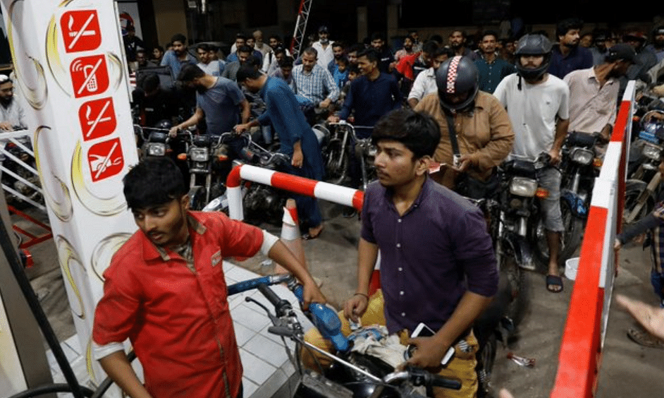 பாகிஸ்தானில் பெட்ரோல், டீசல் விலை உயர்வு