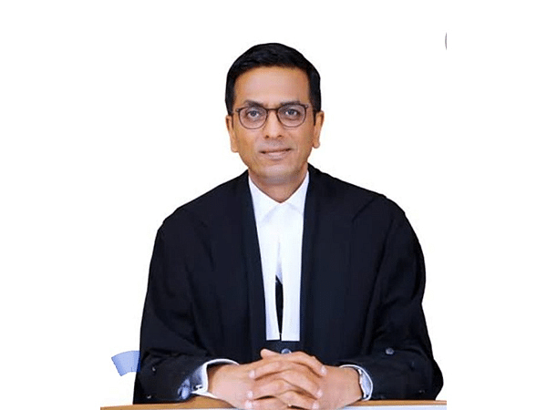 உச்ச நீதிமன்ற தலைமை நீதிபதி டி.ஒய்.சந்திரசூட்