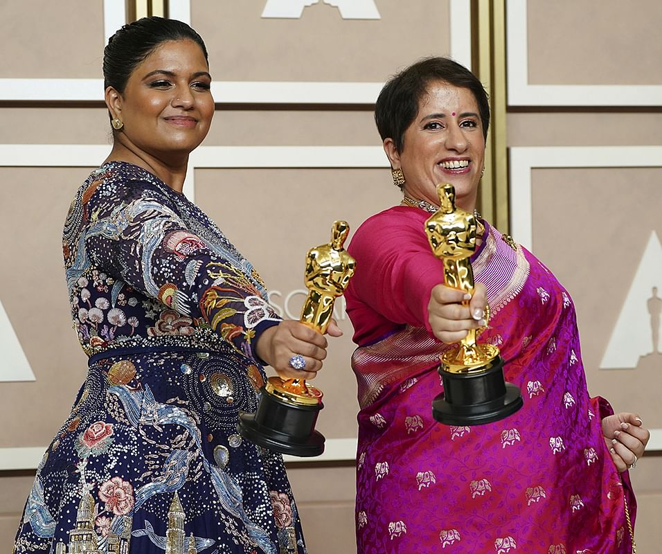 கார்த்திகி, குனீத் மோங்கா
