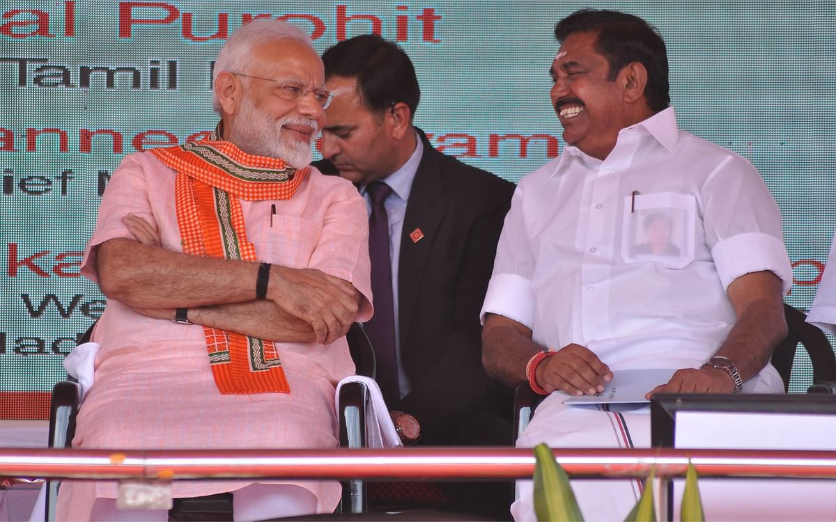 கர்நாடகா `புலிகேசி’ யுத்தம்:  பாஜக-வுடன் மோதும் எடப்பாடி... பன்னீர் திட்டம்தான் என்ன?!