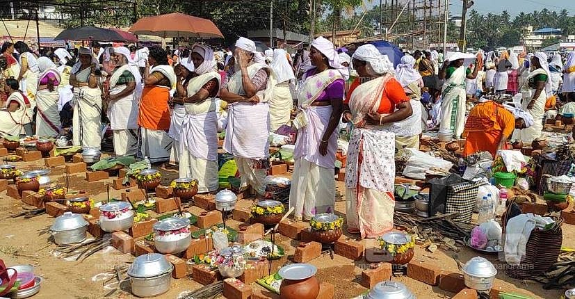 ஆற்றுகால் பகவதி அம்மன் கோயில்: பொங்காலை விழா கோலாகலம்;
லட்சக்கணக்கான பெண்கள் பொங்கலிட்டனர்!