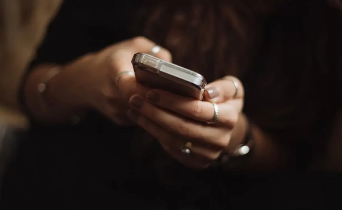 மும்பை: போலீஸார் போல நடித்து பெண்ணிடம் ரூ.20 லட்சம் மோசடி; குற்றவாளிகளுக்கு வலை!