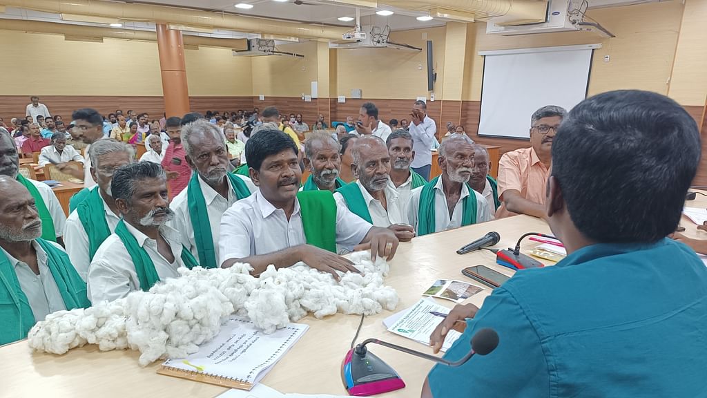 கலெக்டரிடம் முறையிட்ட விவசாயிகள்