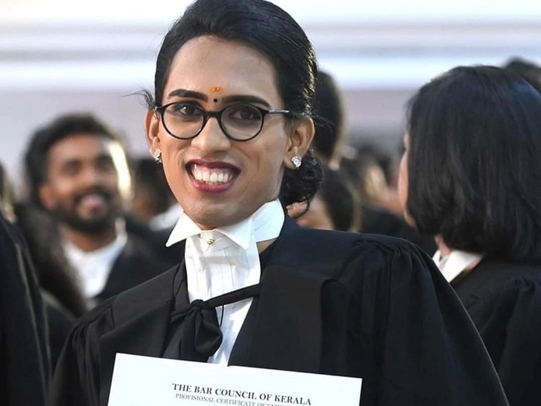 கேரளாவின் முதல் திருநங்கை வழக்கறிஞர்; பத்ம லட்சுமிக்கு குவியும் வாழ்த்துகள்!  