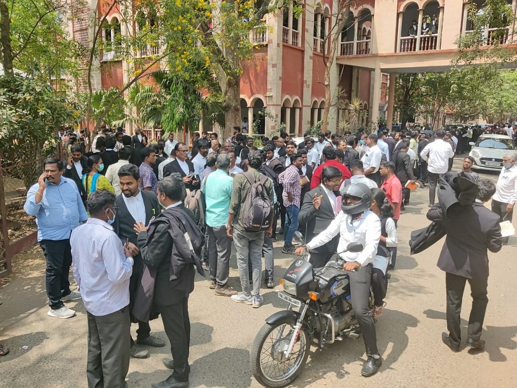 கோவை நீதிமன்ற வளாகம்