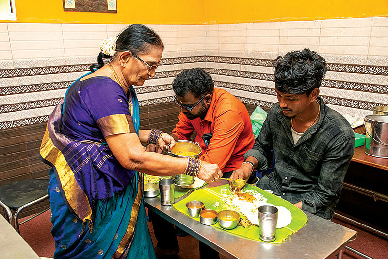 தங்கம் பாட்டி