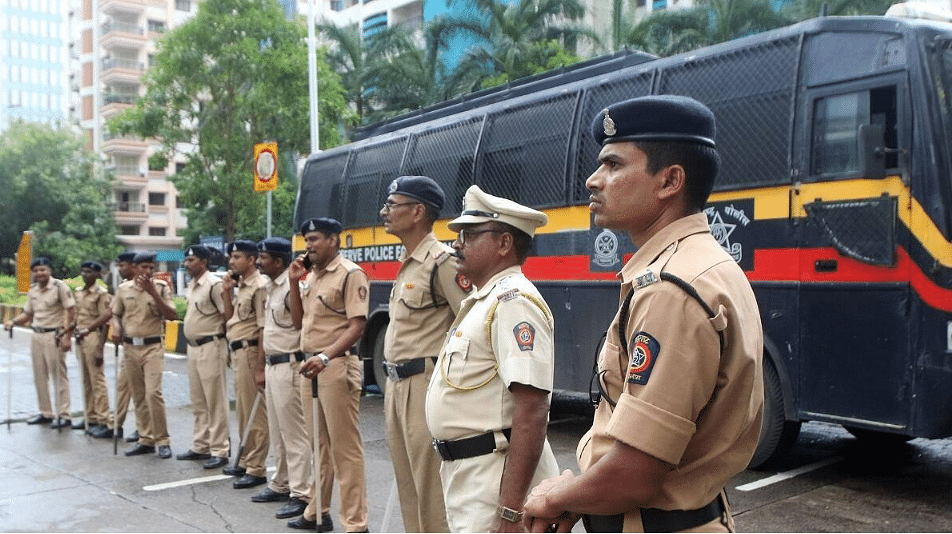 மகாராஷ்டிரா அரசியலில் சர்ச்சையைக் கிளப்பிய முத்த வீடியோ - தாக்கரே முகநூலை நிர்வகித்துவந்தவர் கைது!