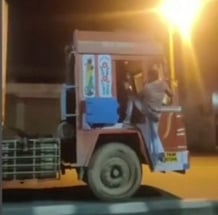 கோவை - கேரளா எல்லையில் `பகீர்' - சினிமா பாணியில் லாரிகளில் வழிப்பறியில் ஈடுபட்ட 5 பேர் கைது